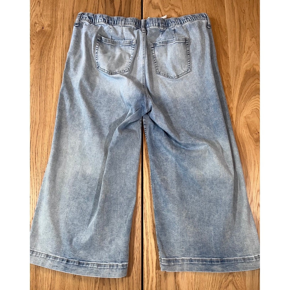 Torrid Weekend Mid-Rise Wide Leg Cropped Jeans 3X Light Blue Denim Casual - Picture 2 of 10